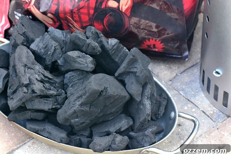 Fuel Your Grill Choosing the Right Charcoal 4 lump coal