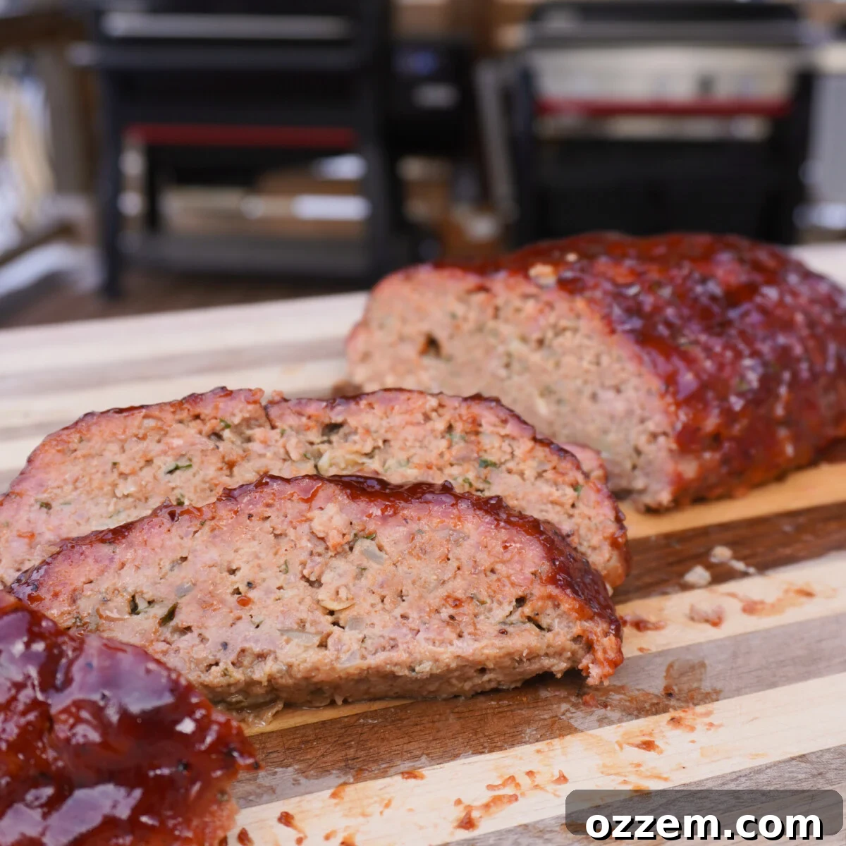 Perfectly sliced easy smoked meatloaf ready to serve.